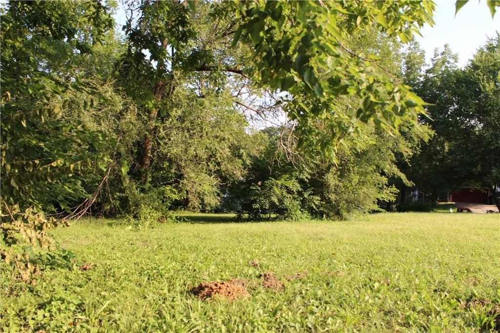 210-214 Springdale Avenue, Bonner Springs, KS 66012