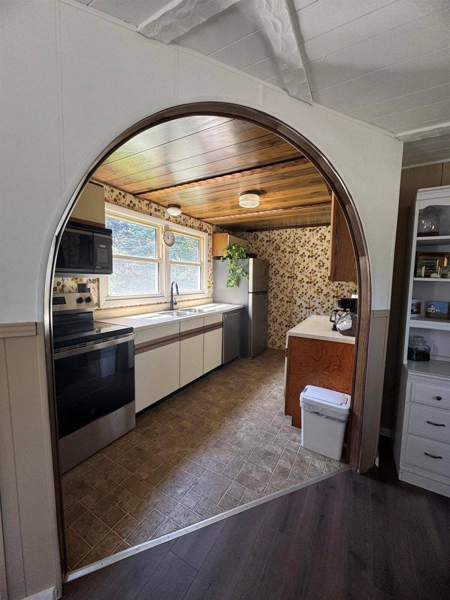 59 High Street, Guilford, ME 04443