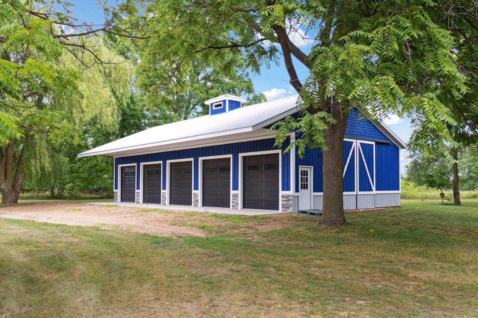 6130 Arbogast Road, Howard City, MI 49329