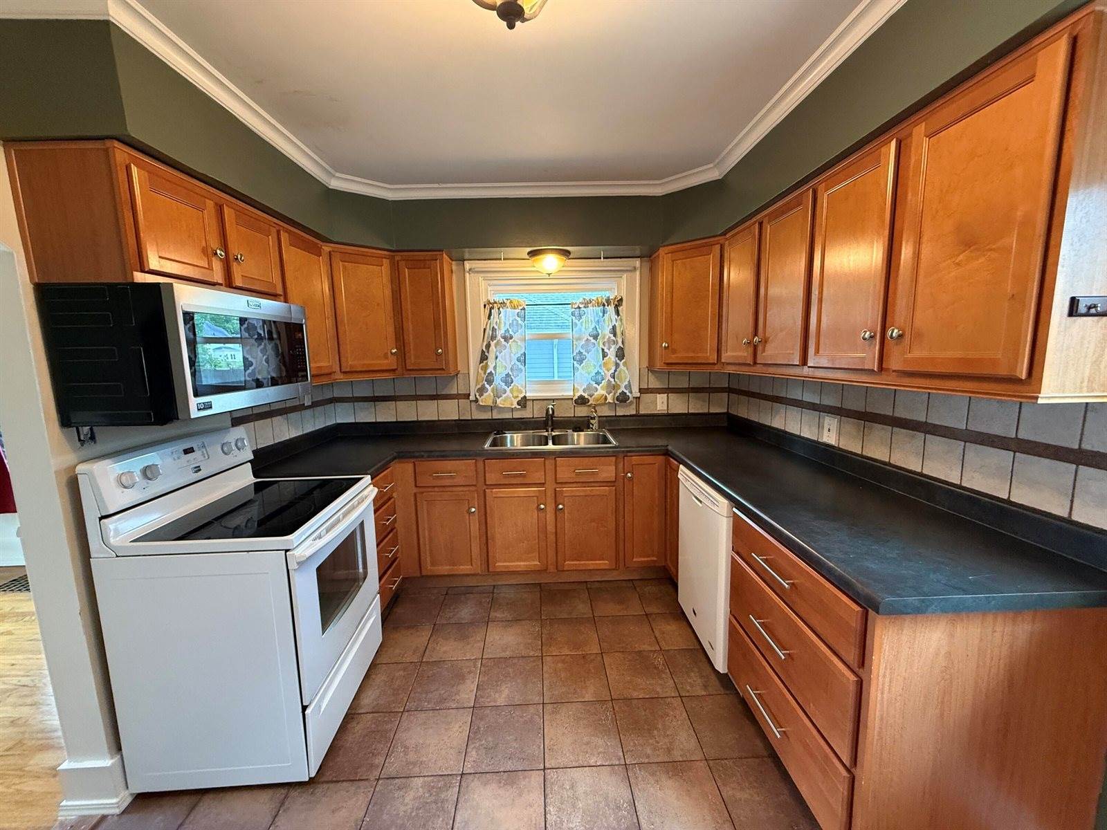 1316 Vassar Drive, Kalamazoo, MI 49001