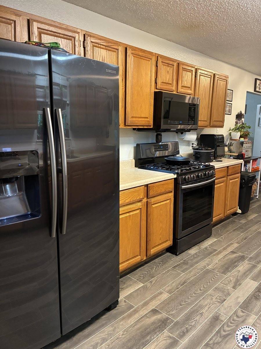 134 Presidio Place, Wake Village, TX 75501