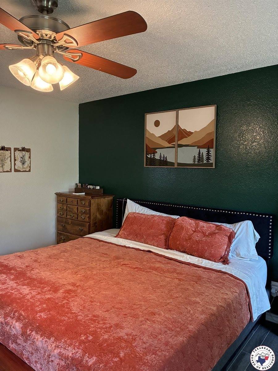 134 Presidio Place, Wake Village, TX 75501