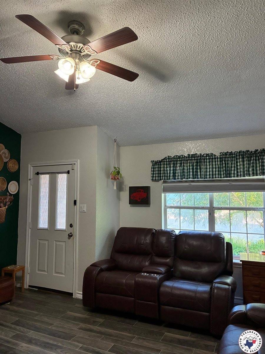 134 Presidio Place, Wake Village, TX 75501