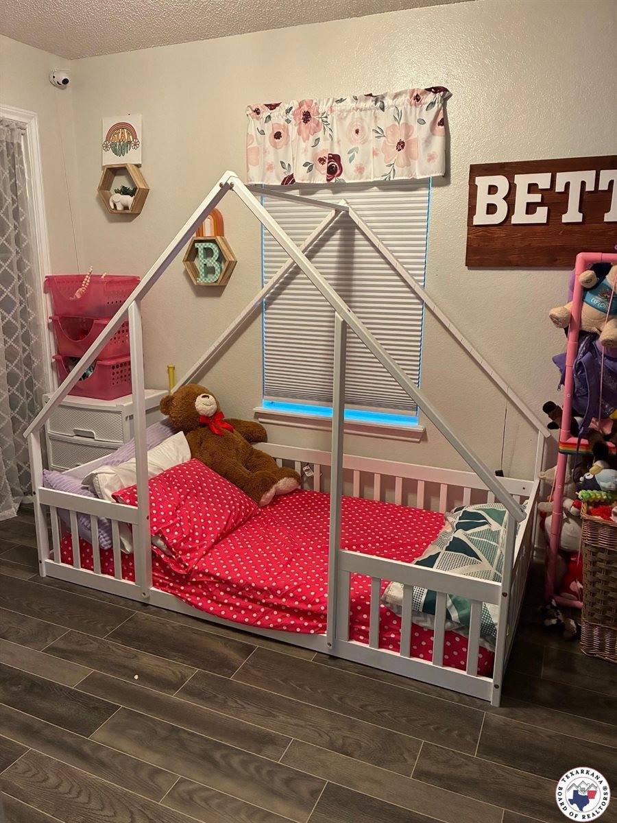 134 Presidio Place, Wake Village, TX 75501