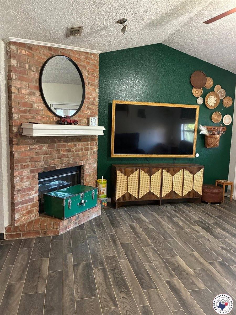 134 Presidio Place, Wake Village, TX 75501