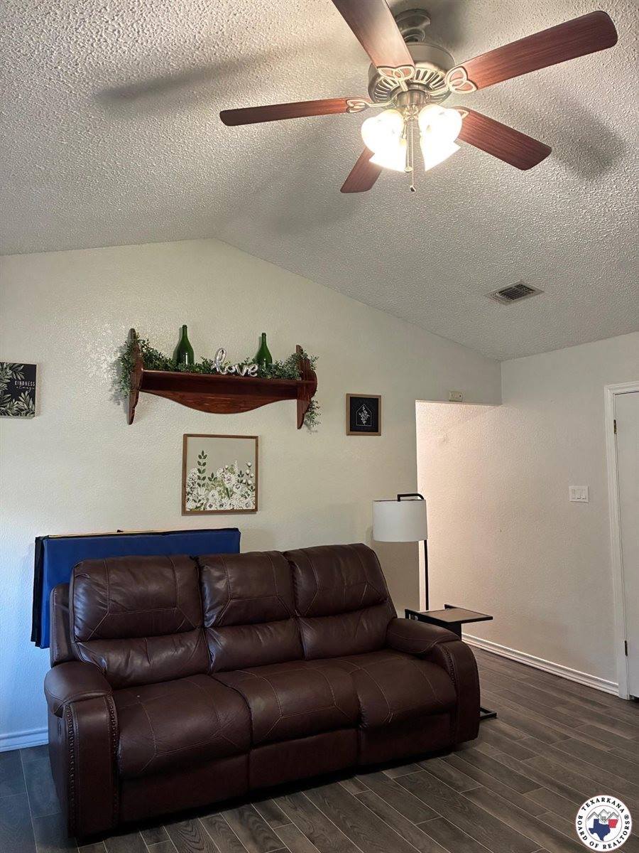 134 Presidio Place, Wake Village, TX 75501