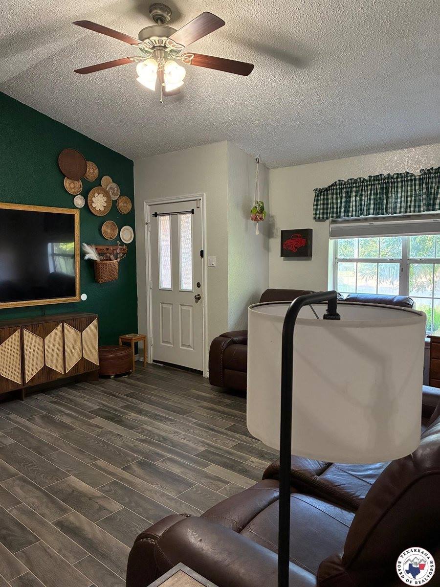 134 Presidio Place, Wake Village, TX 75501