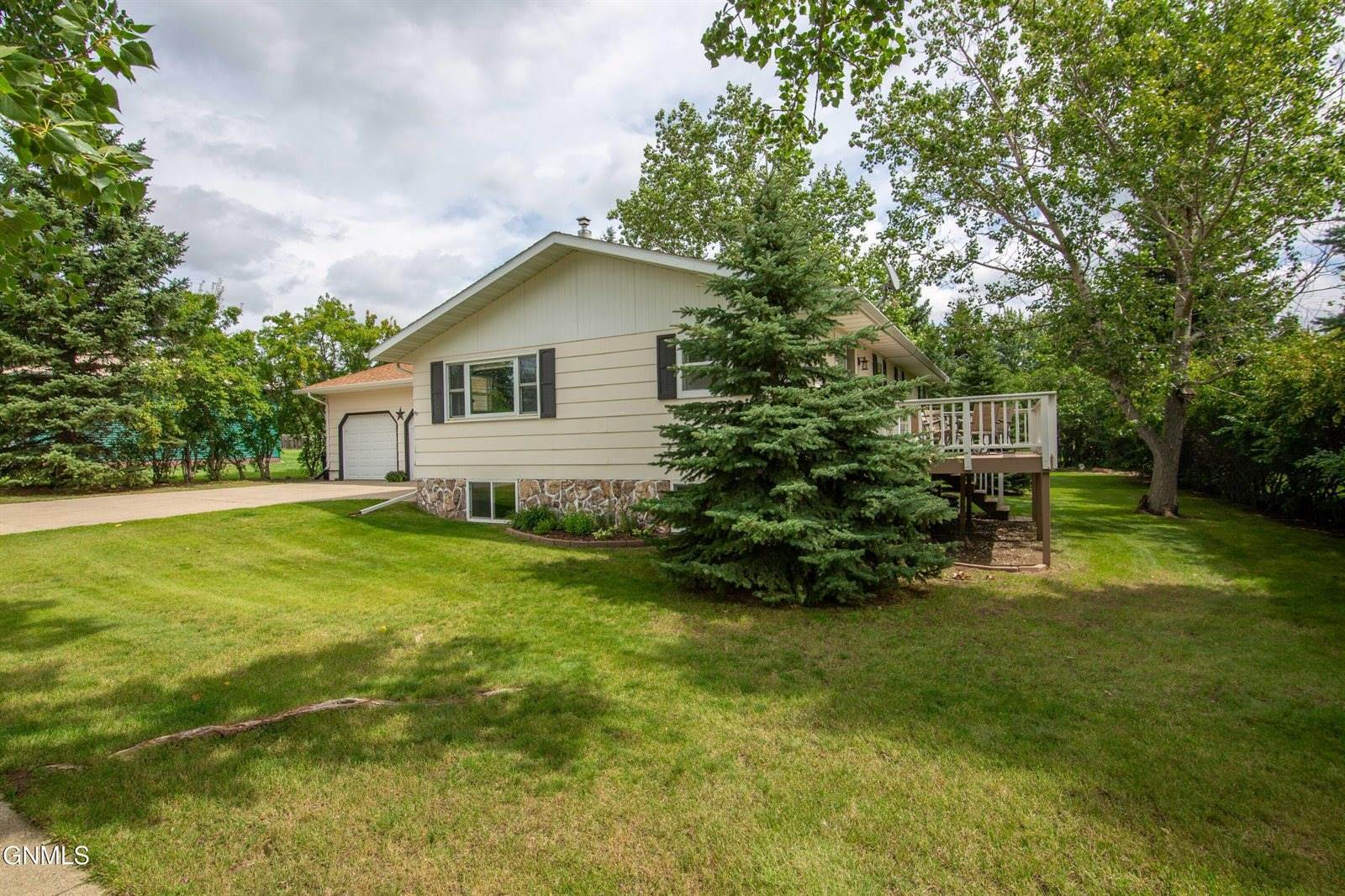 311 8th Street North, New Salem, ND 58563