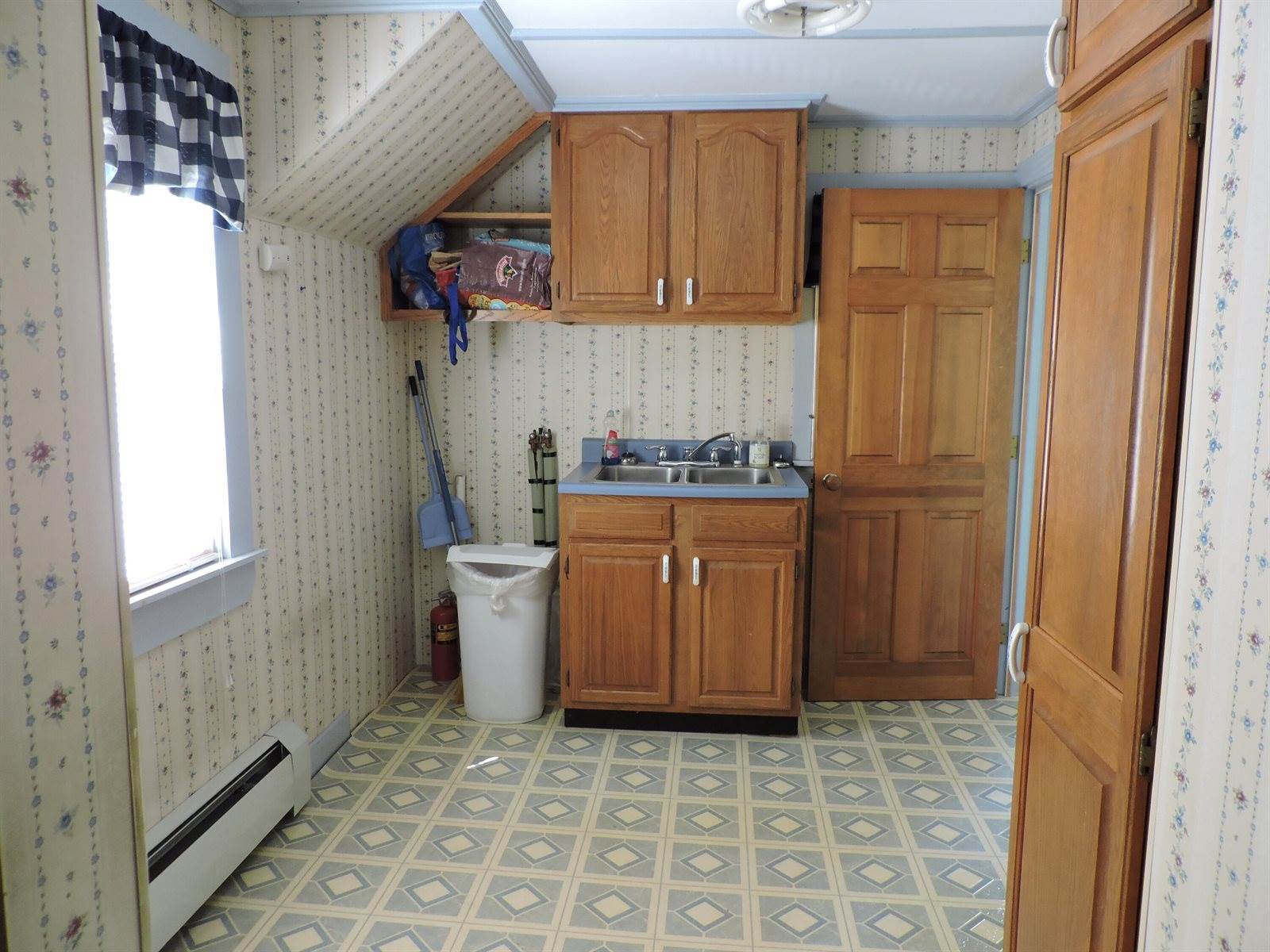 29 Lithgow Street, Winslow, ME 04901