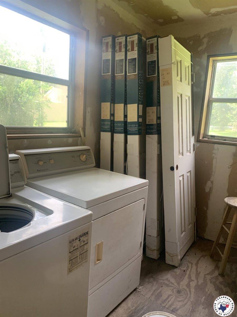 407 East 10th, Hooks, TX 75561