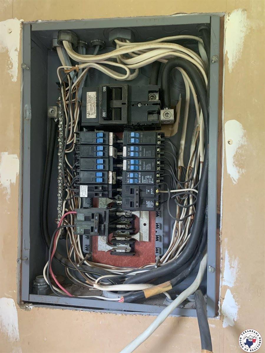 407 East 10th, Hooks, TX 75561