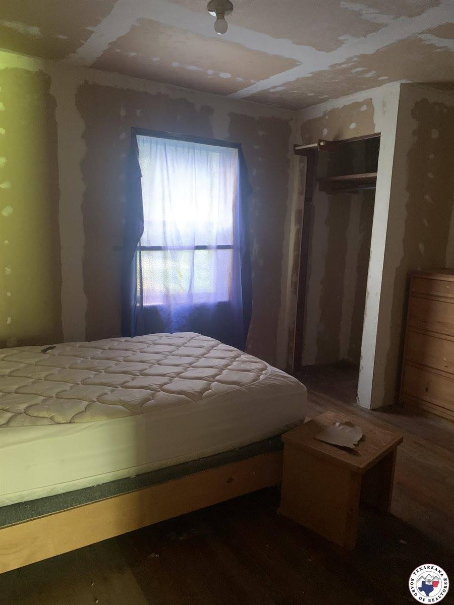 407 East 10th, Hooks, TX 75561