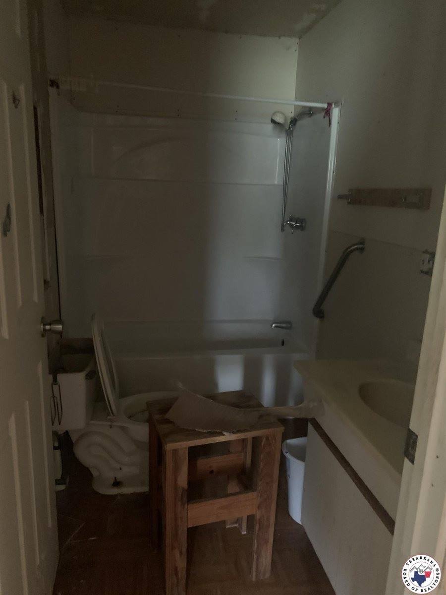 407 East 10th, Hooks, TX 75561