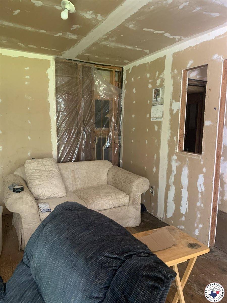 407 East 10th, Hooks, TX 75561