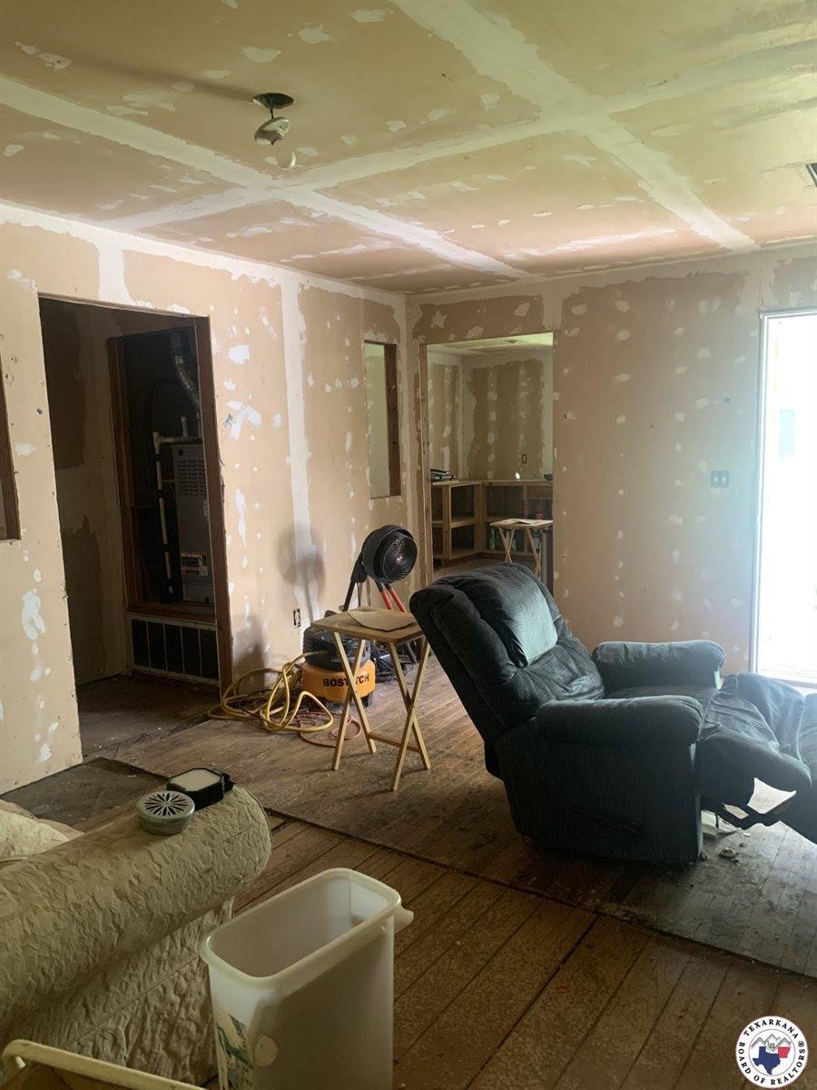 407 East 10th, Hooks, TX 75561