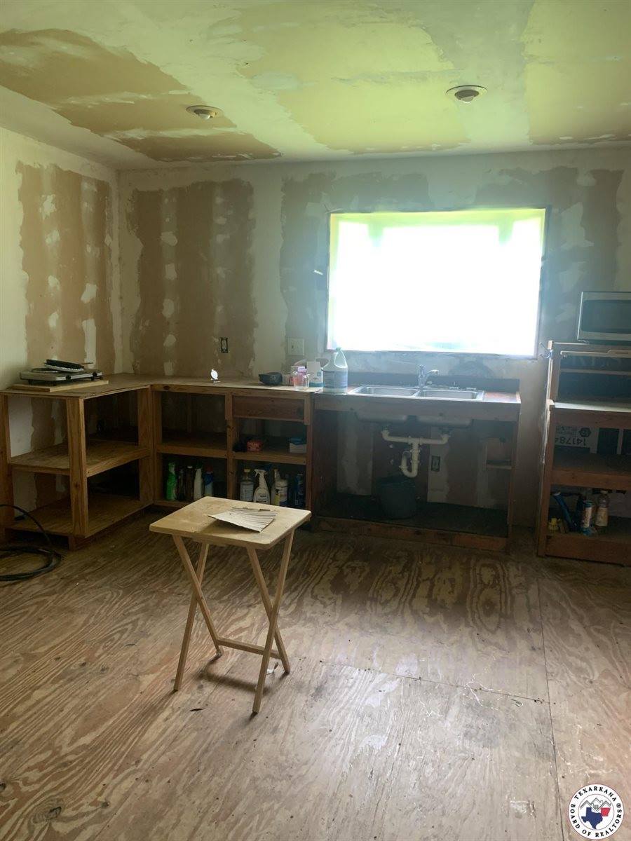 407 East 10th, Hooks, TX 75561