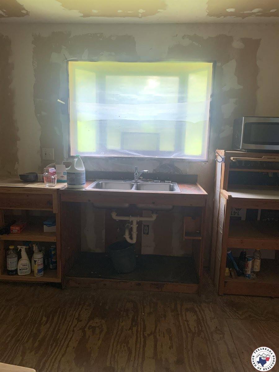 407 East 10th, Hooks, TX 75561