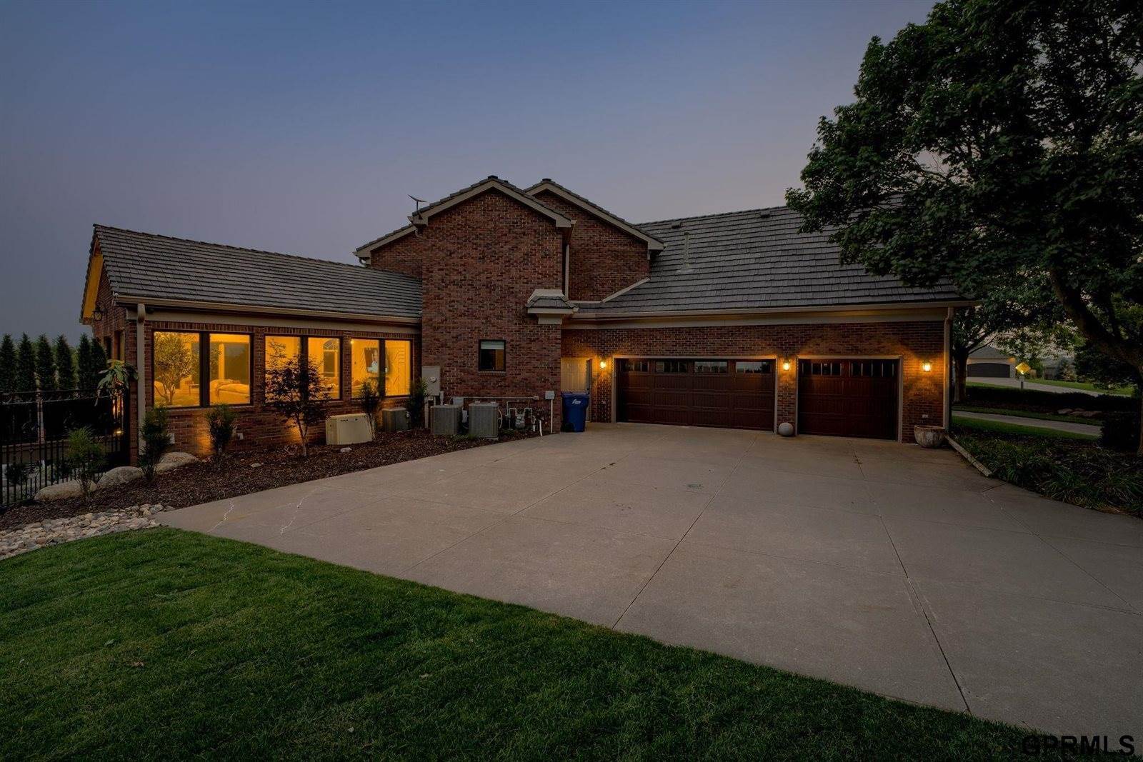 5101 North 196 Circle, Elkhorn, NE 68022