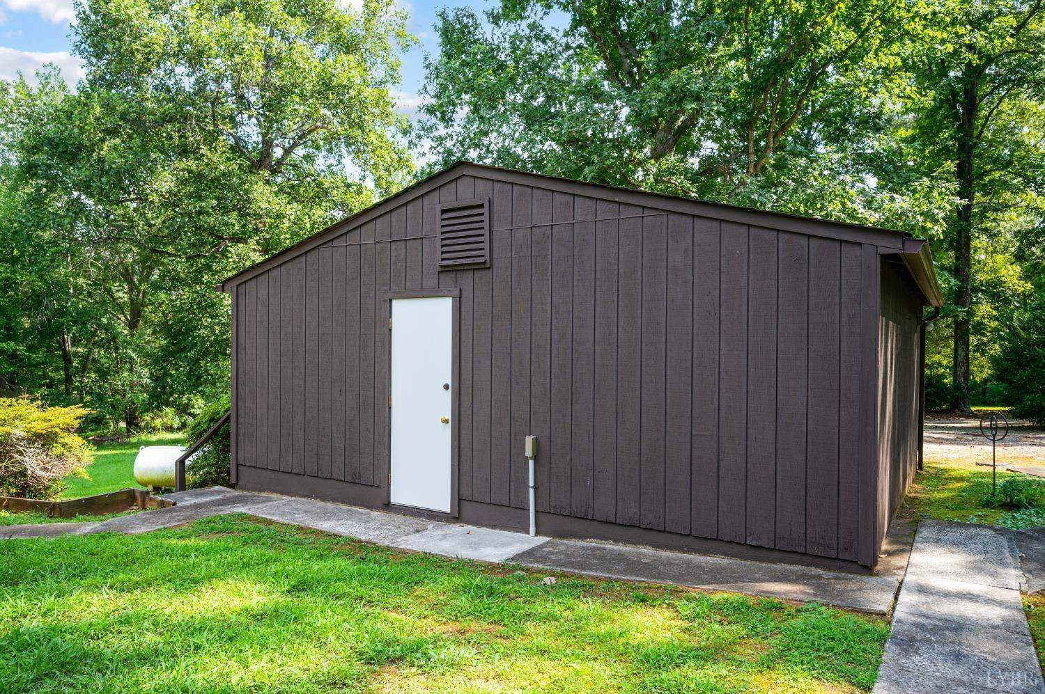 378 Watt Abbitt Road, Appomattox, VA 24522