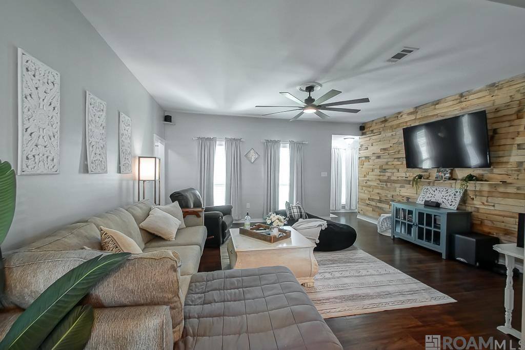 38204 Zilda St, Gonzales, LA 70737