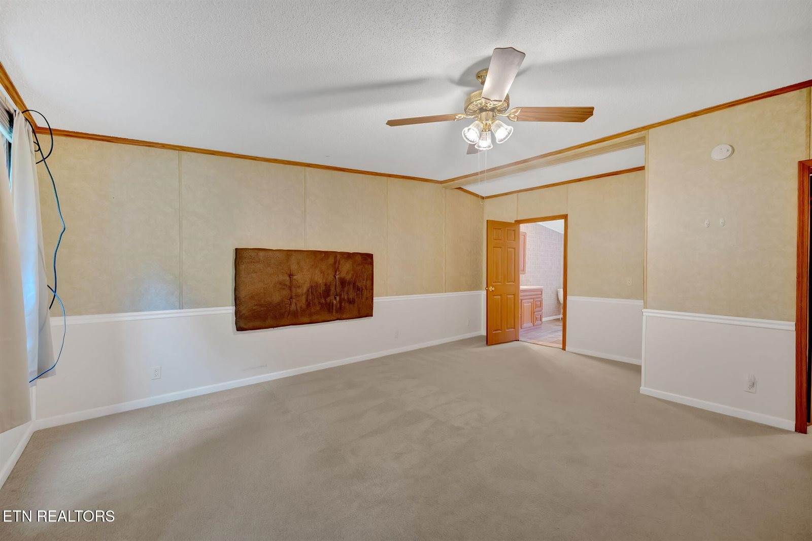 2132 Clinch Valley Rd, Thorn Hill, TN 37881