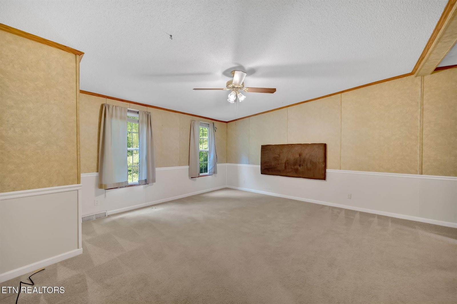 2132 Clinch Valley Rd, Thorn Hill, TN 37881