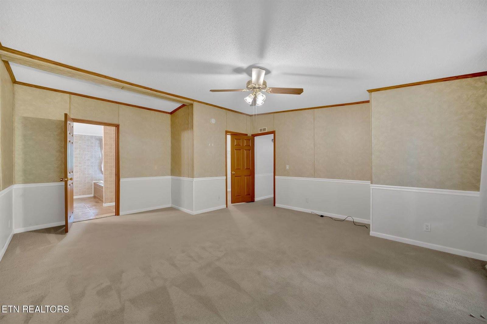 2132 Clinch Valley Rd, Thorn Hill, TN 37881