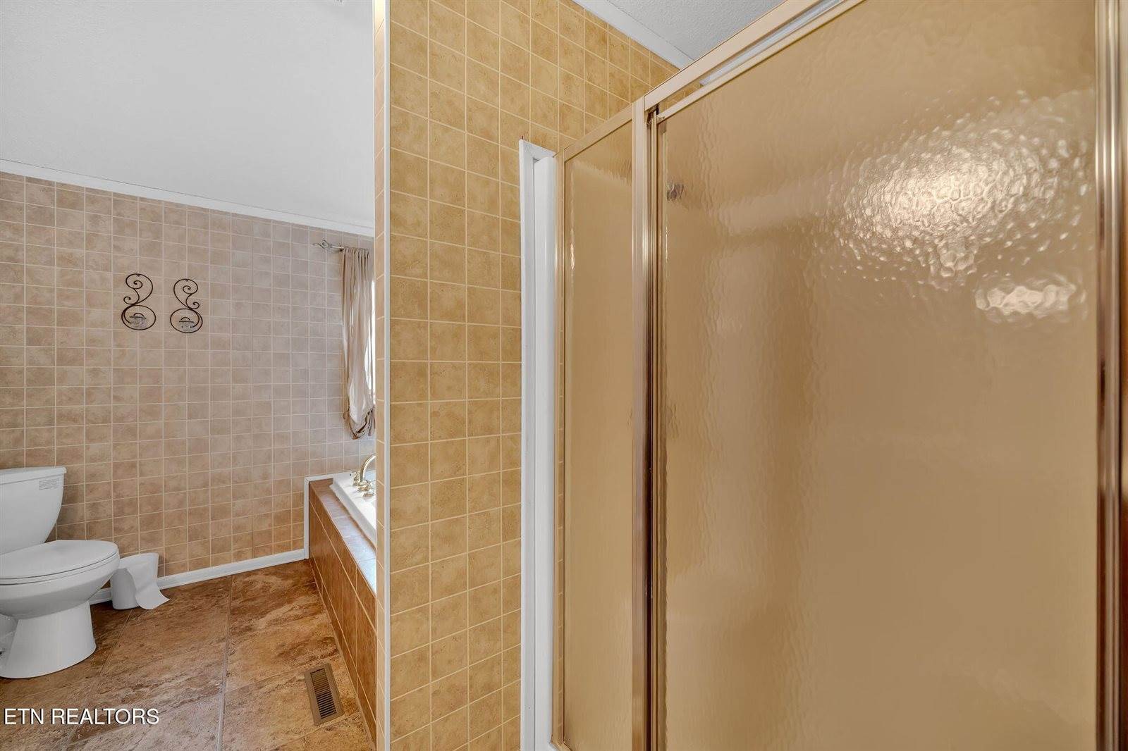 2132 Clinch Valley Rd, Thorn Hill, TN 37881