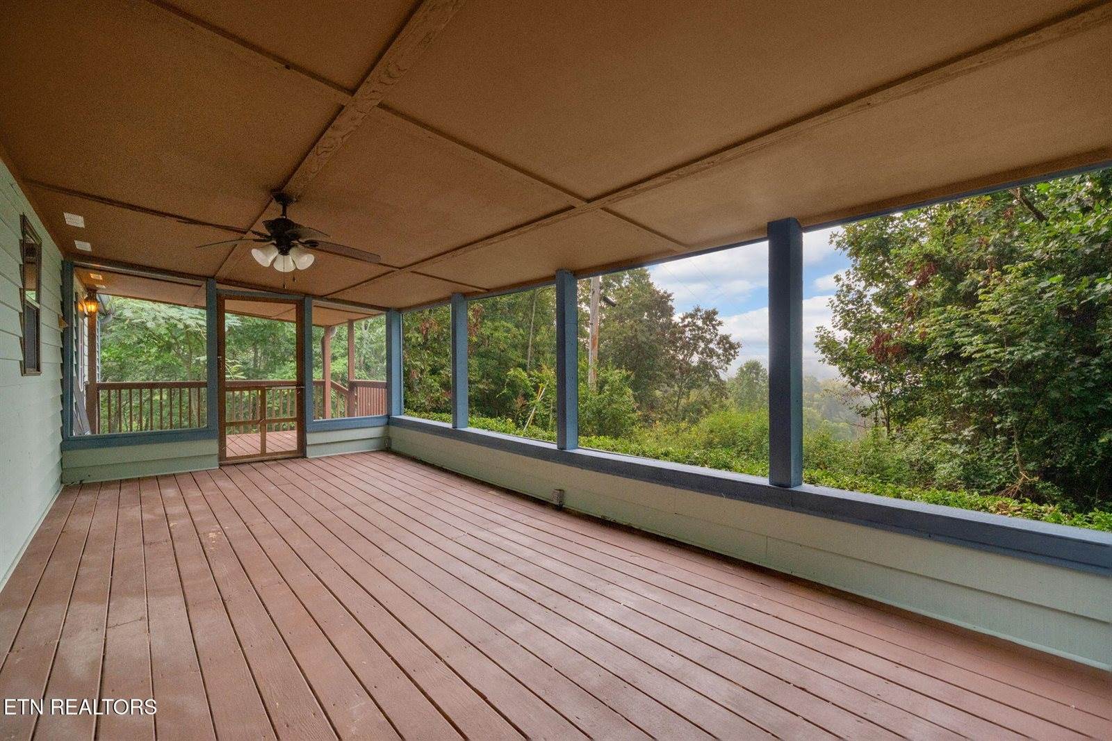 2132 Clinch Valley Rd, Thorn Hill, TN 37881