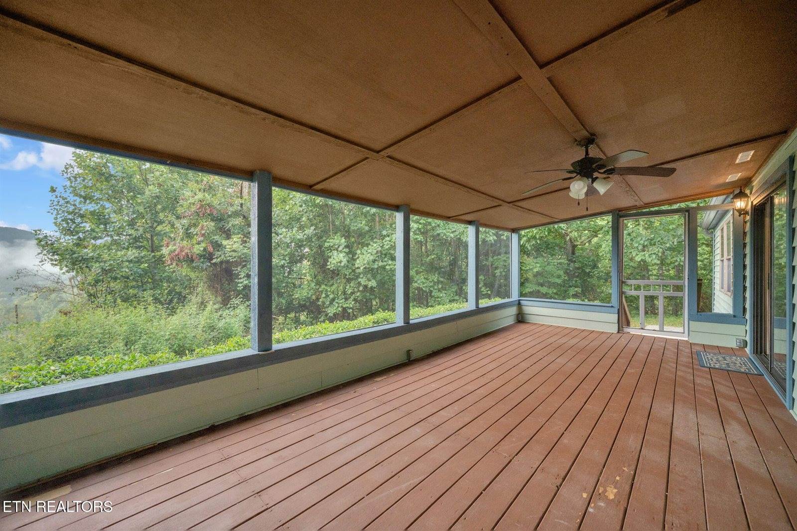 2132 Clinch Valley Rd, Thorn Hill, TN 37881