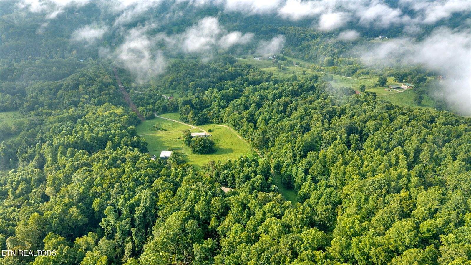 2132 Clinch Valley Rd, Thorn Hill, TN 37881