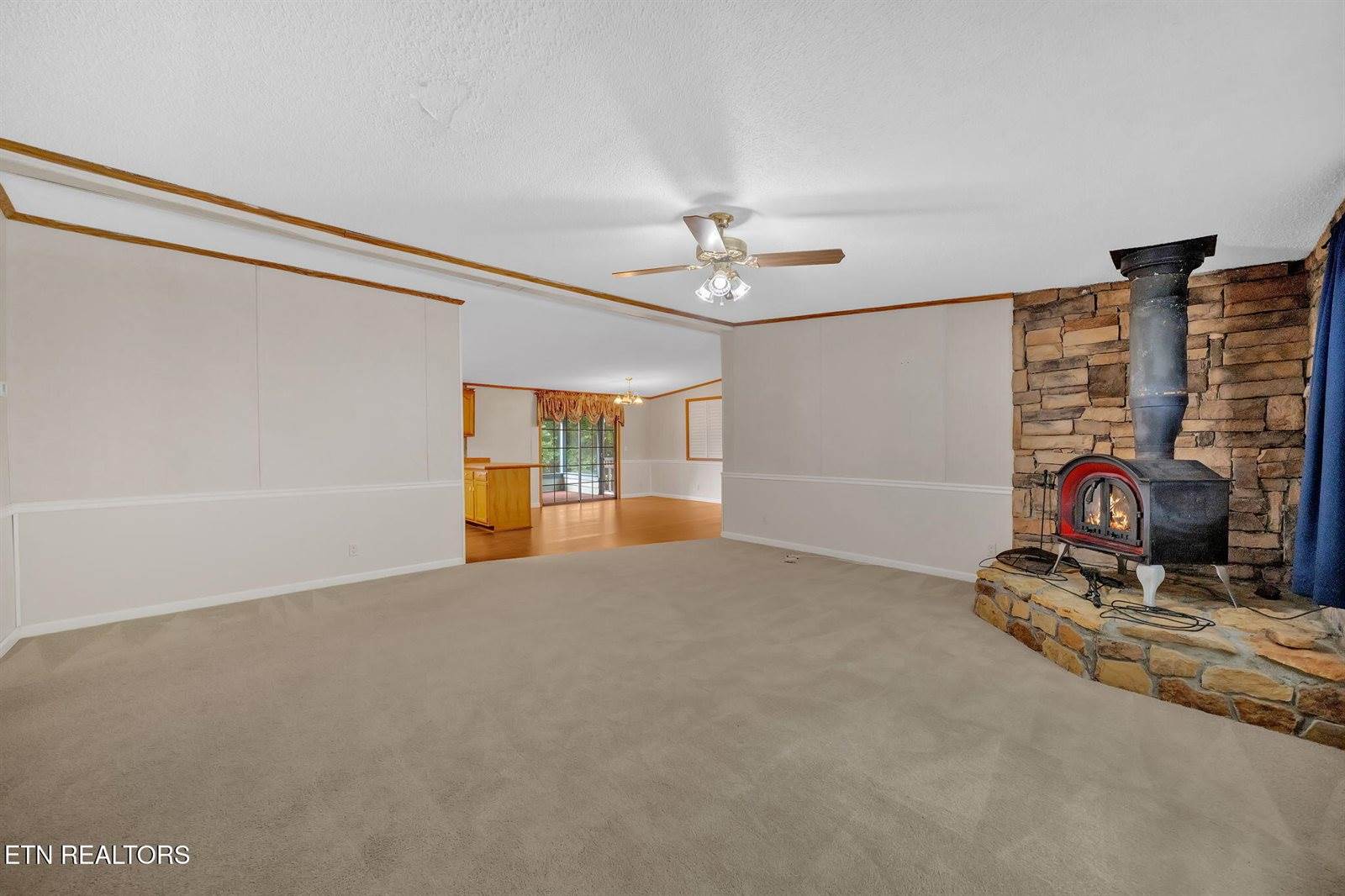 2132 Clinch Valley Rd, Thorn Hill, TN 37881