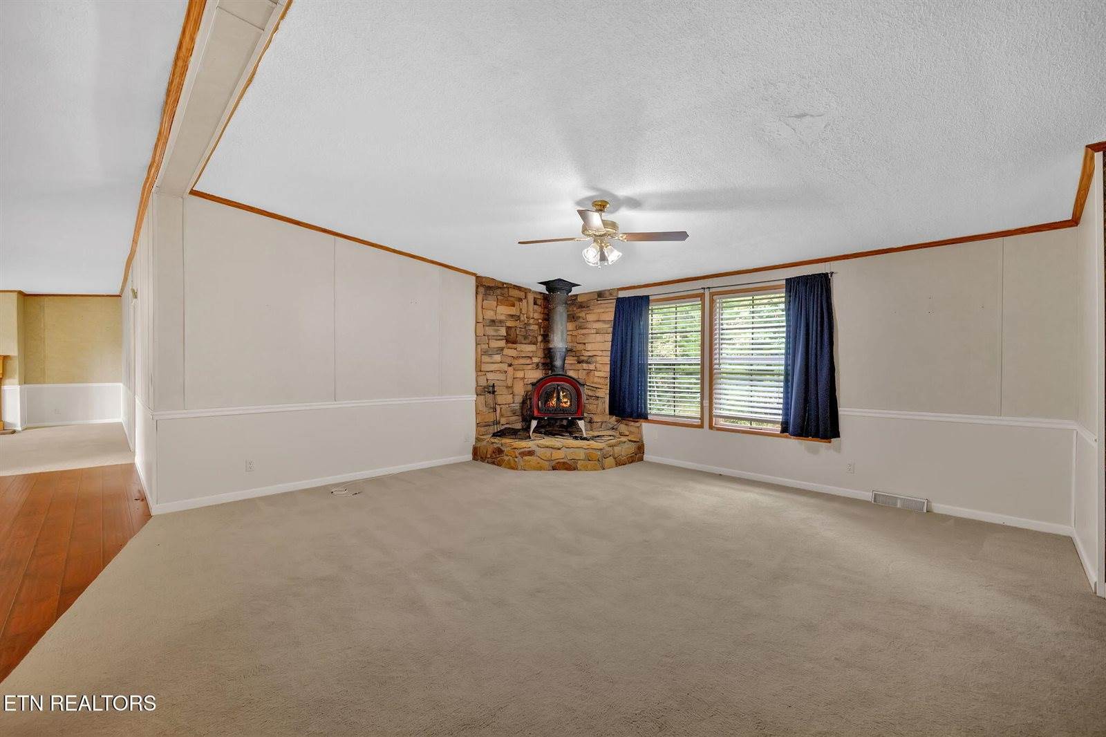 2132 Clinch Valley Rd, Thorn Hill, TN 37881