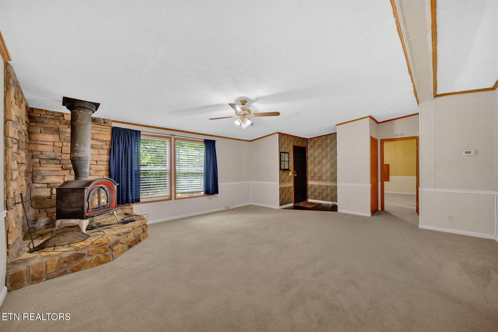 2132 Clinch Valley Rd, Thorn Hill, TN 37881