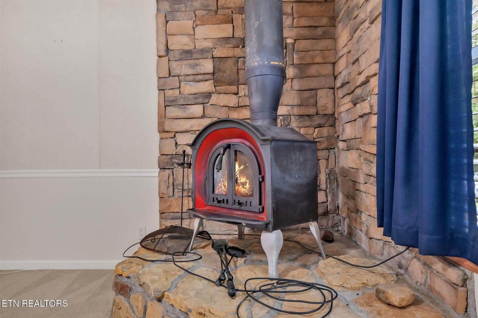 2132 Clinch Valley Rd, Thorn Hill, TN 37881