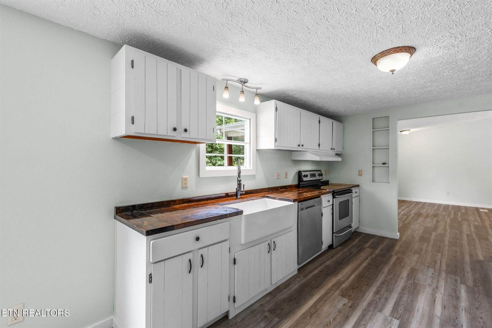 370 New Clear Branch Rd, Rocky Top, TN 37769