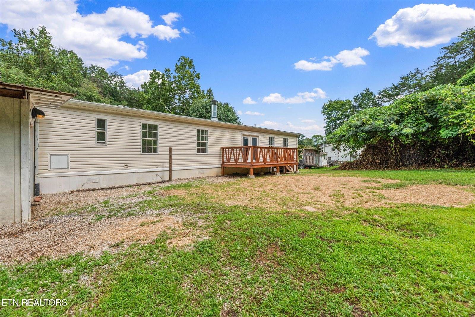 370 New Clear Branch Rd, Rocky Top, TN 37769