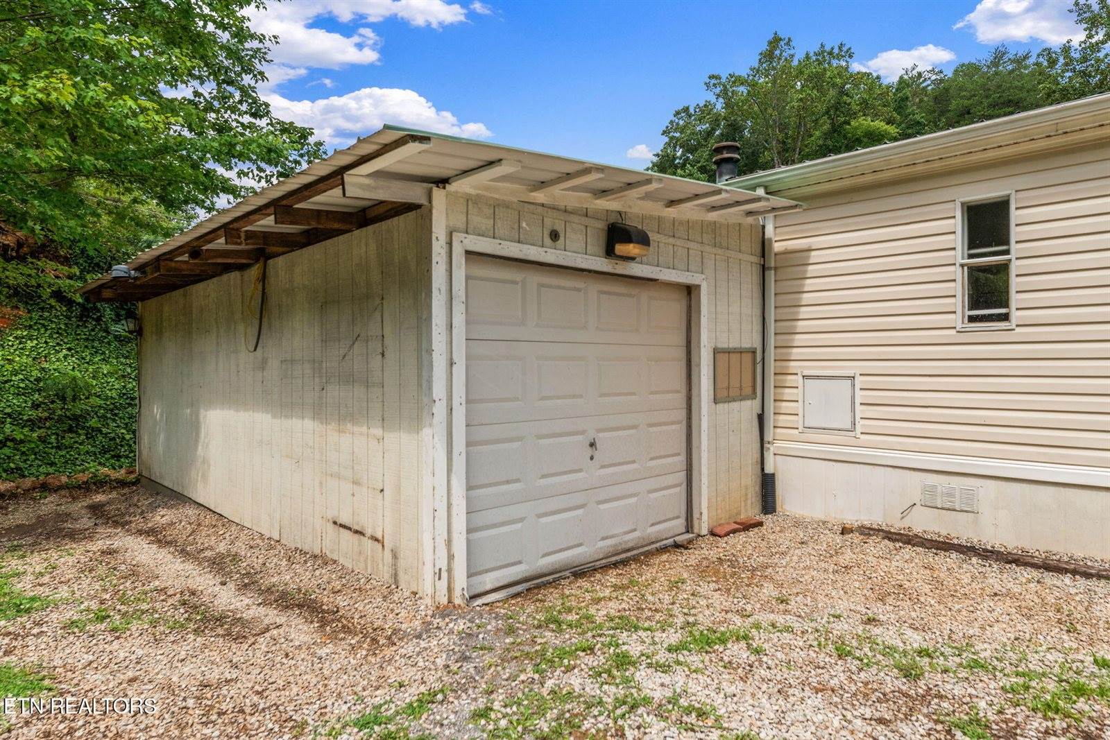 370 New Clear Branch Rd, Rocky Top, TN 37769