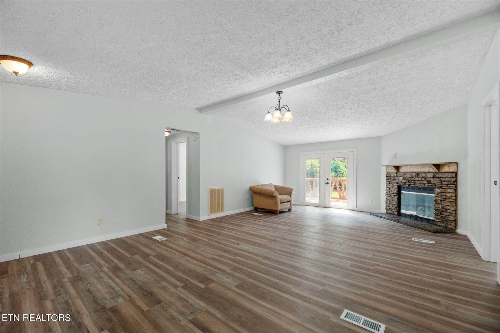 370 New Clear Branch Rd, Rocky Top, TN 37769