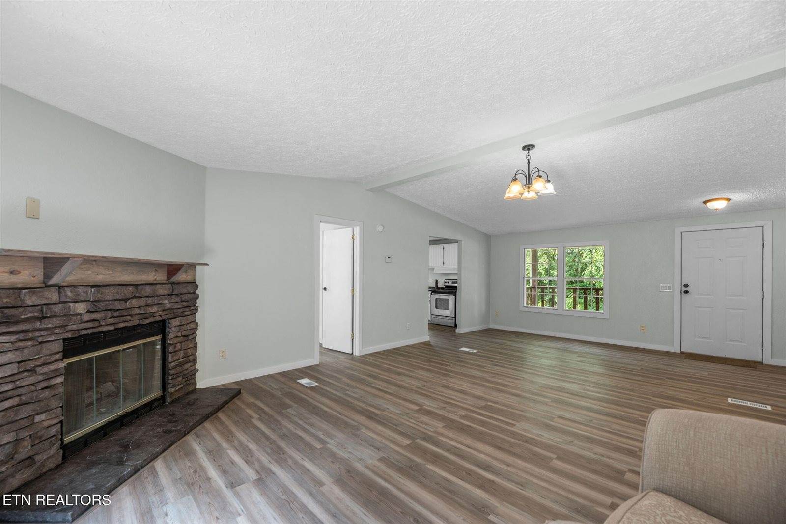 370 New Clear Branch Rd, Rocky Top, TN 37769