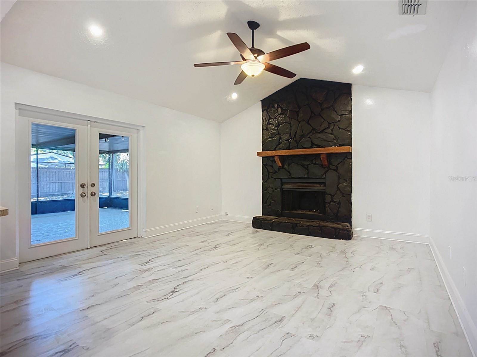 1005 Cameo Crest Lane, Valrico, FL 33596