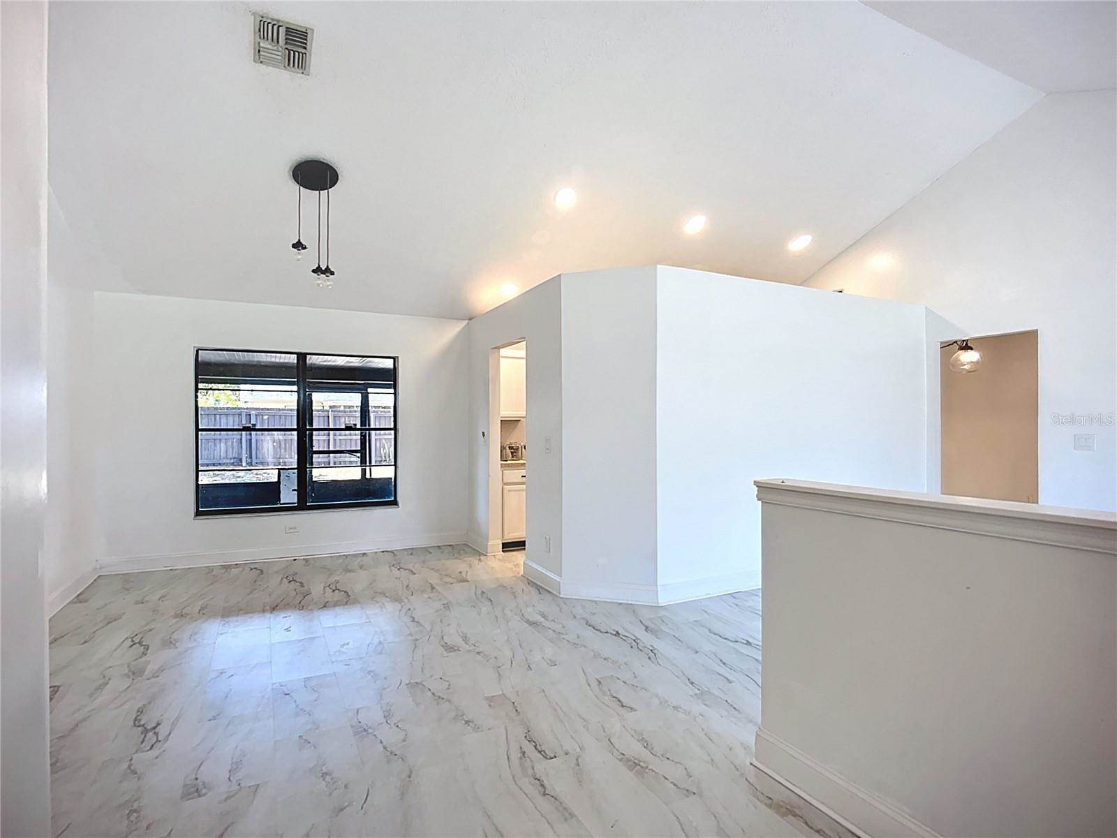 1005 Cameo Crest Lane, Valrico, FL 33596