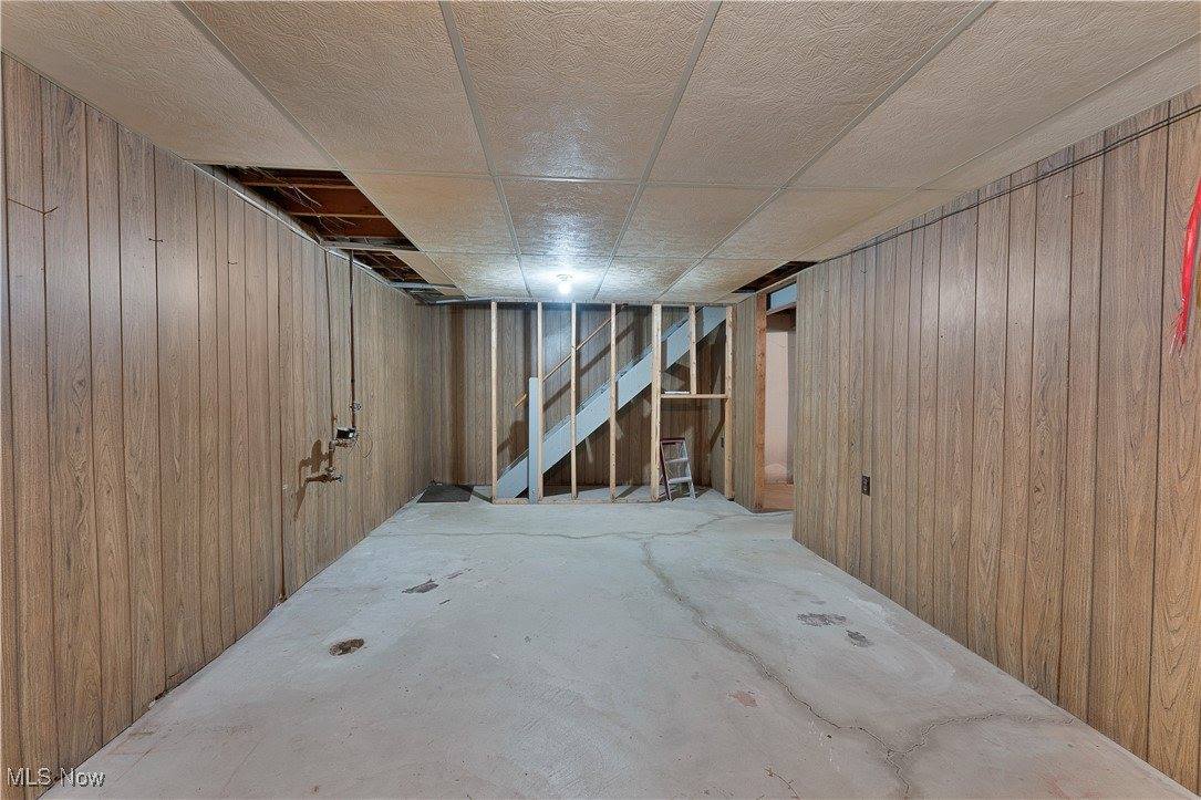 9897 Struthers Road, New Middletown, OH 44442