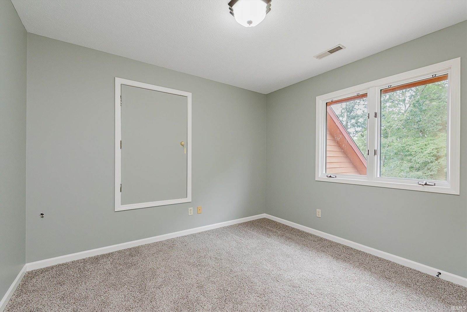 5205 W Tamarac Drive, Muncie, IN 47304