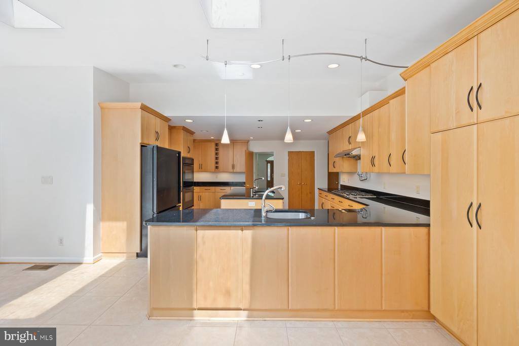 11900 Gainsborough Road, Potomac, MD 20854