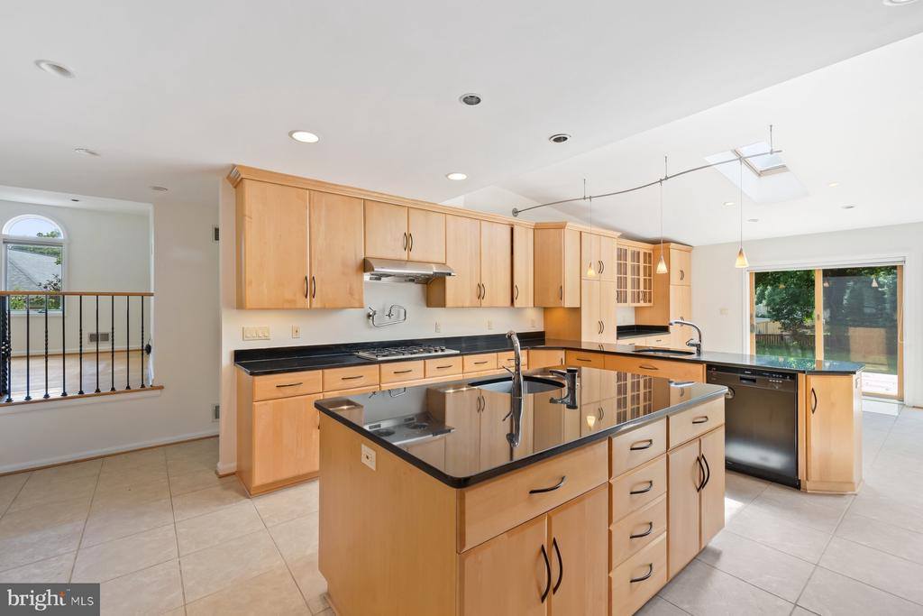 11900 Gainsborough Road, Potomac, MD 20854