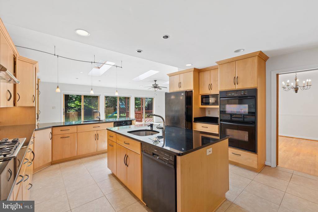 11900 Gainsborough Road, Potomac, MD 20854