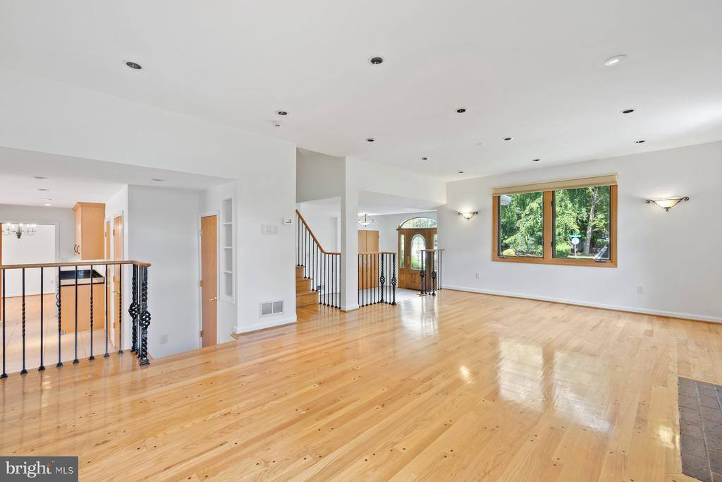 11900 Gainsborough Road, Potomac, MD 20854