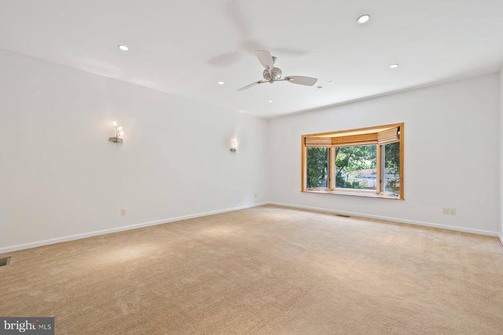 11900 Gainsborough Road, Potomac, MD 20854