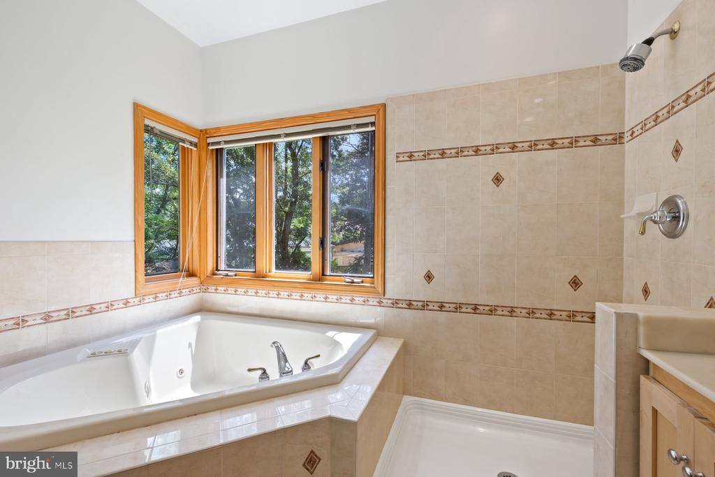 11900 Gainsborough Road, Potomac, MD 20854